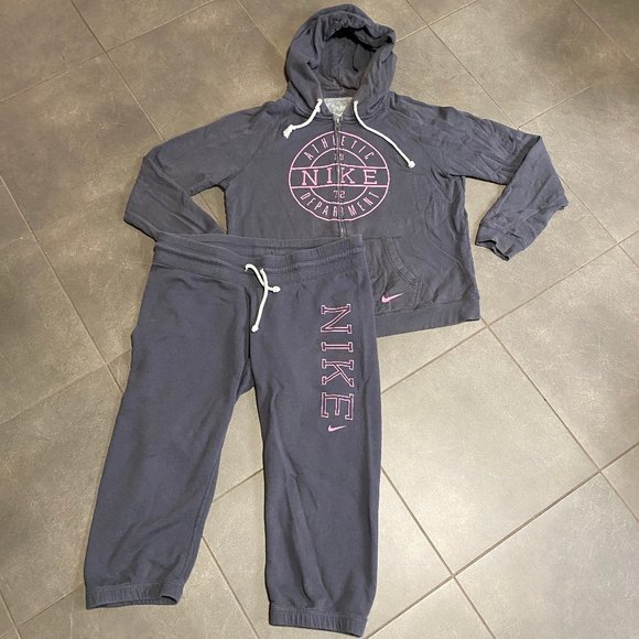 nike sweatpants and hoodie